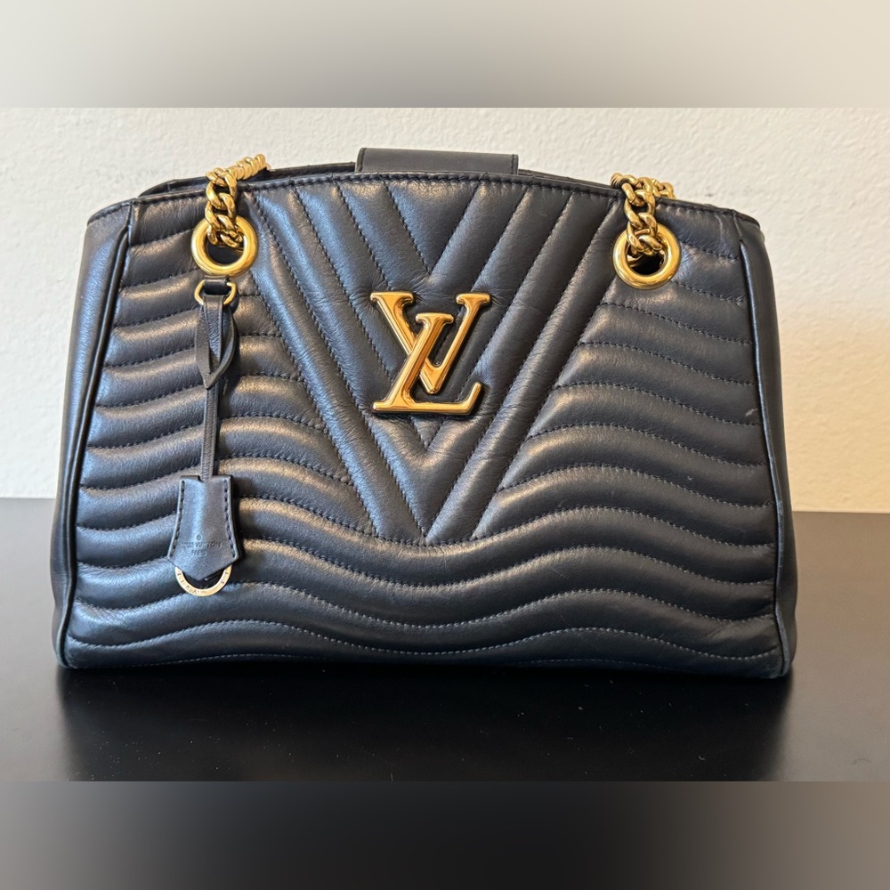 LV New Wave GM Black – Leaving Poshmark Friday! Urgent Sale - Picture 3 of 16